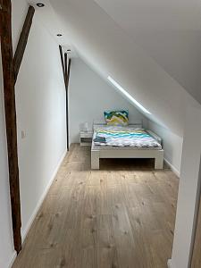 Herrliches Zweibett Zimmer im Grünen in Schleswig Holstein ideal für Monteure Gemeinschaftsbad Zimmer Nr 4